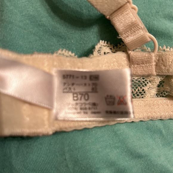 CLOSET CLEAR OUT DAY! Aimer Feel Japanese Bra Sz XS. DISCONTINUED - Picture 9 of 12